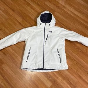 Woman’s thick north face coat